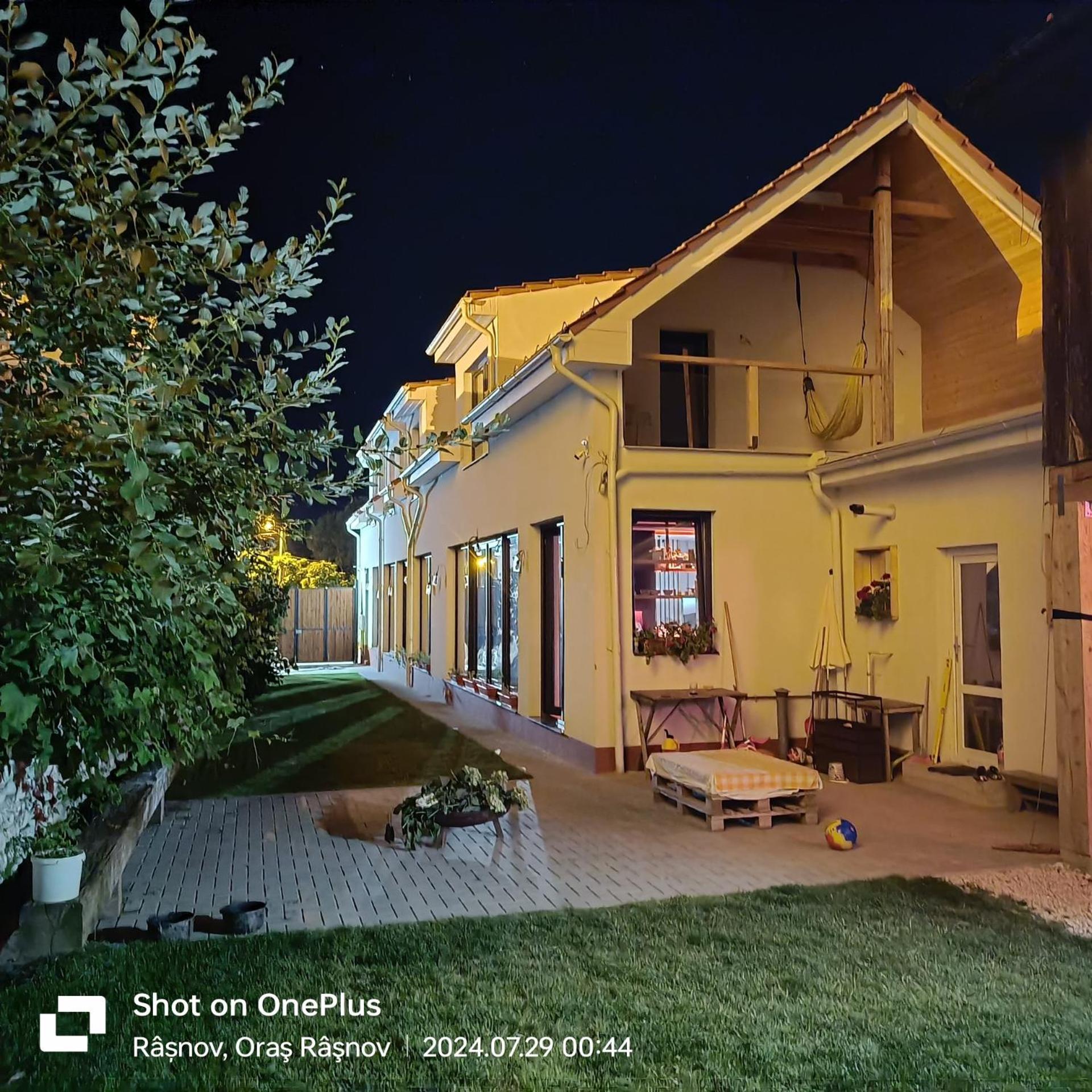 Imperfect House Hotel Rîşnov Kültér fotó