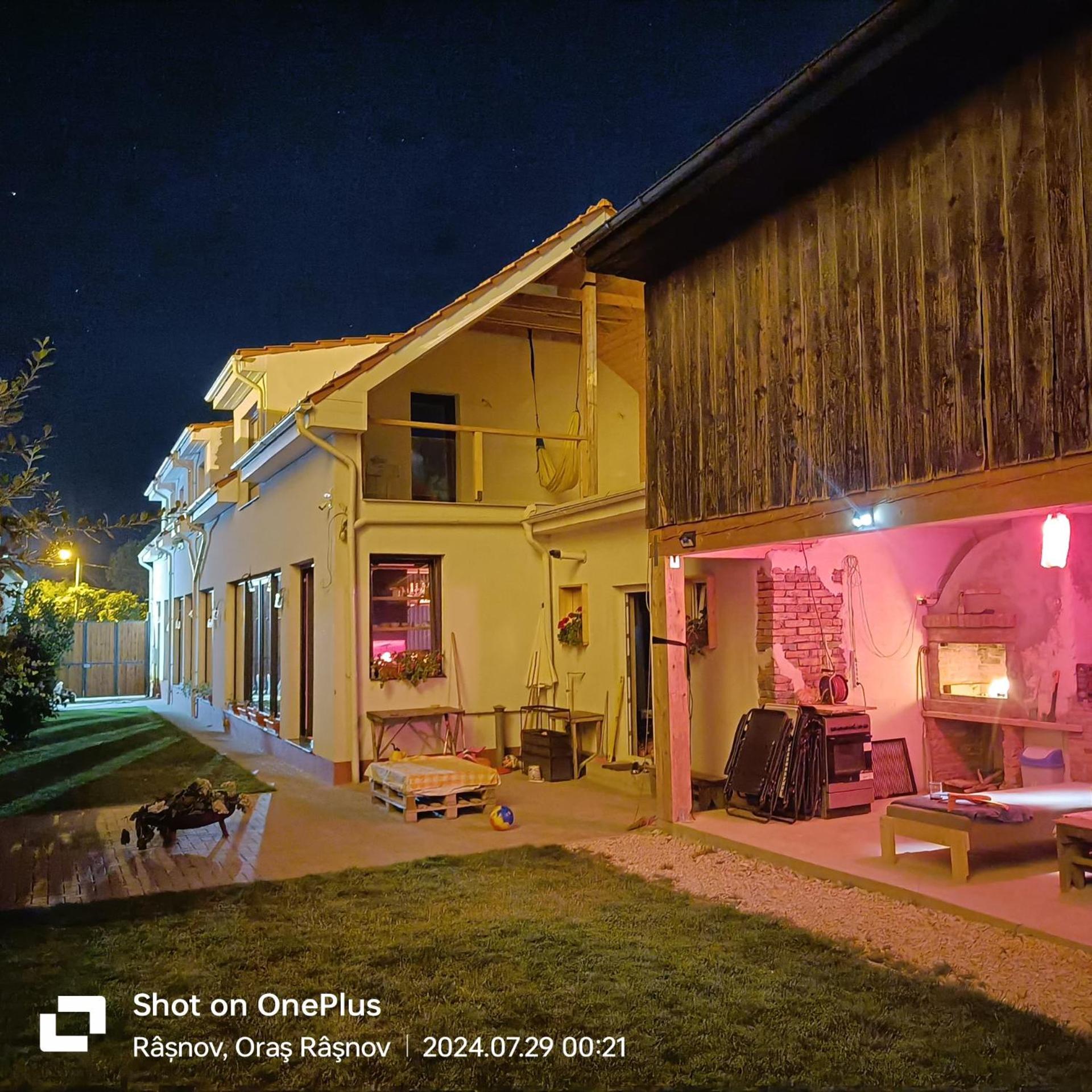 Imperfect House Hotel Rîşnov Kültér fotó